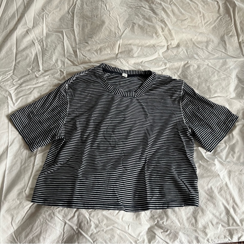 lululemon crop tshirt
